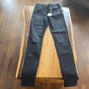 NWT Good American Black Skinny Jeans with Distressed Knees